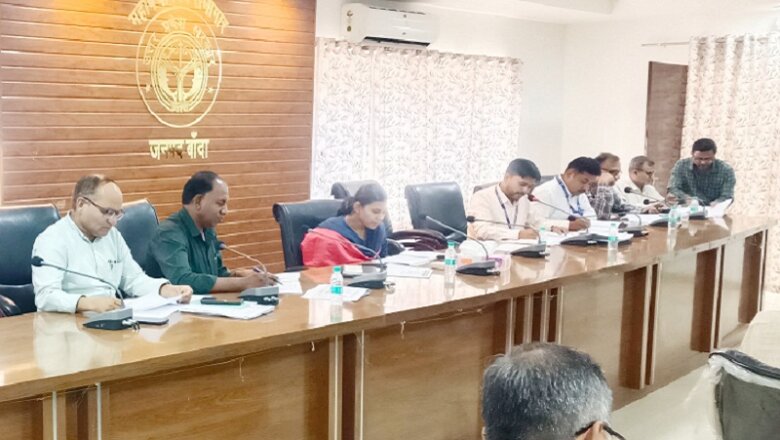 बांदा डीएम-रिजर्व बैंक प्रतिनिधि ने की बैंक अधिकारियों के साथ बैठक