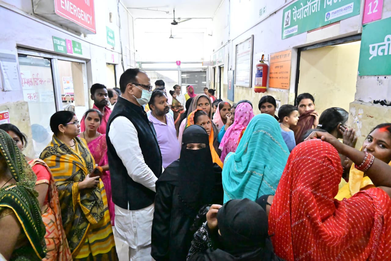 Lucknow: Deputy CM BrajeshPathak's surprise inspection