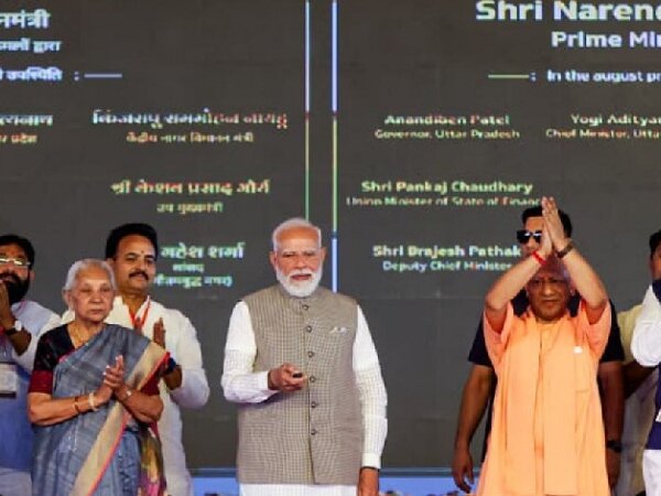 यूपी: PM Modi ने किया जेवर एयरपोर्ट का उद्घाटन