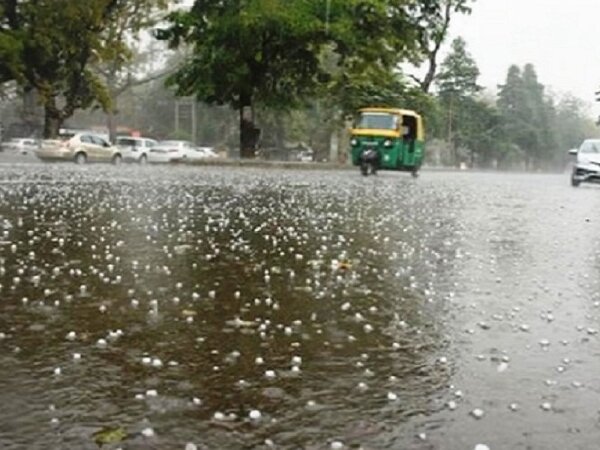 मौसम: यूपी में इन जिलों में बारिश के साथ ओले गिरने का अलर्ट जारी