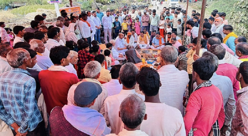 Banda: Sadar MLA performed Bhoomi Pujan for road projects