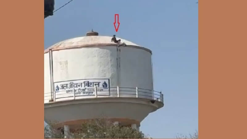 boy created ruckus on watertank in Banda