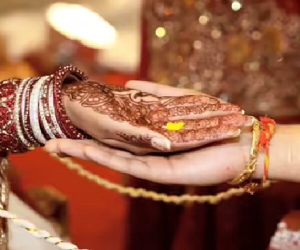 बांदा में डाॅक्टर की दुल्हन प्रेमी संग फरार, तीन के खिलाफ एफआईआर