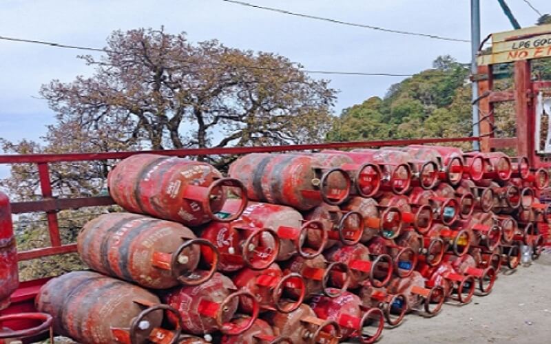 UP: Two gas agency owners sued for black marketing-licenses cancelled 