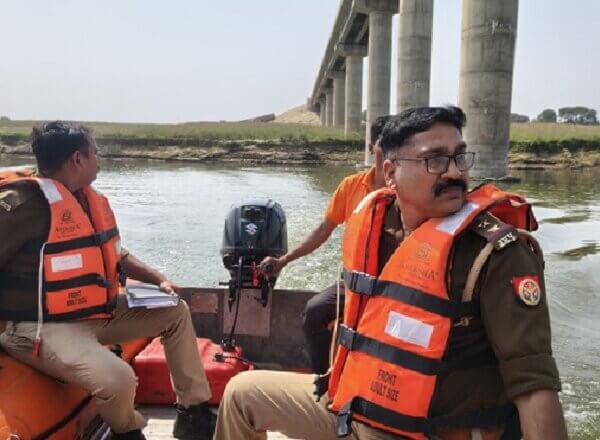 बांदा: मासूम पिंकी का कुछ पता नहीं, यमुना में तलाश जारी