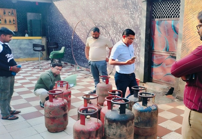 Banda Raid on SaiDarbarHotel Cylinder hoarding caught