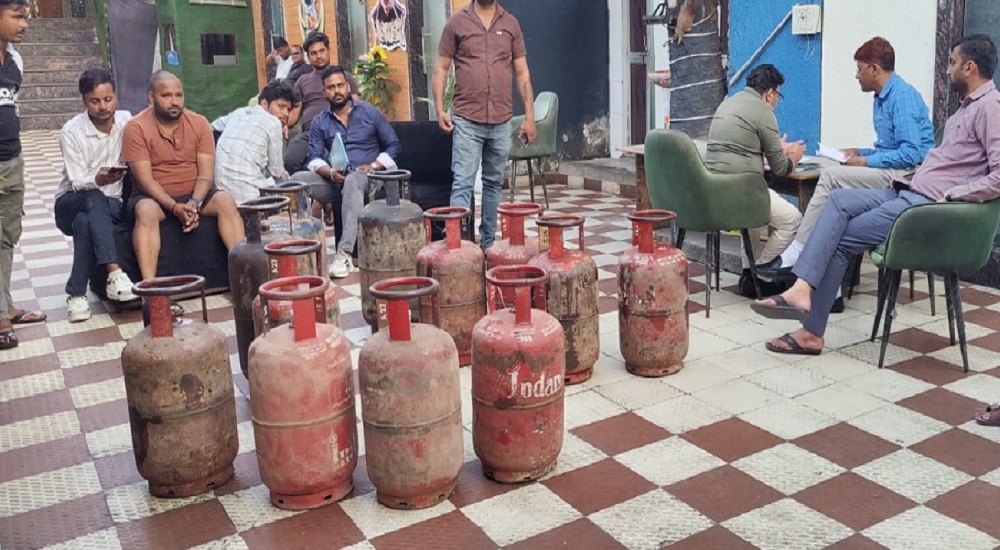 Banda Raid on SaiDarbarHotel Cylinder hoarding caught