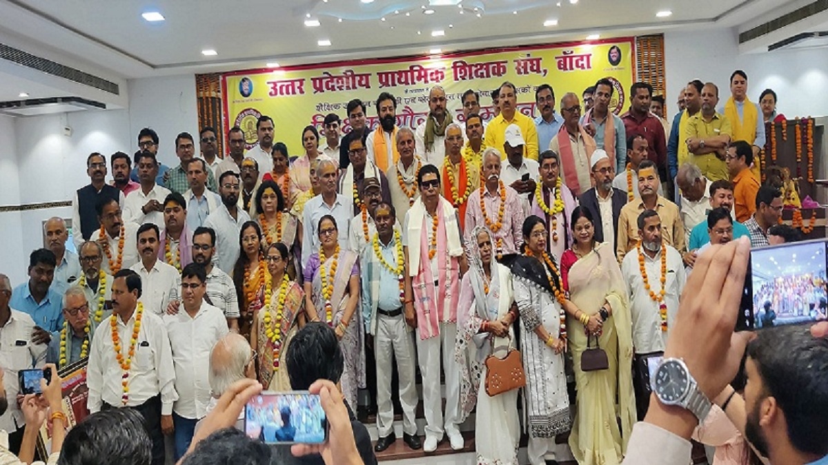 in Banda Teachers were honored-guests expressed their views