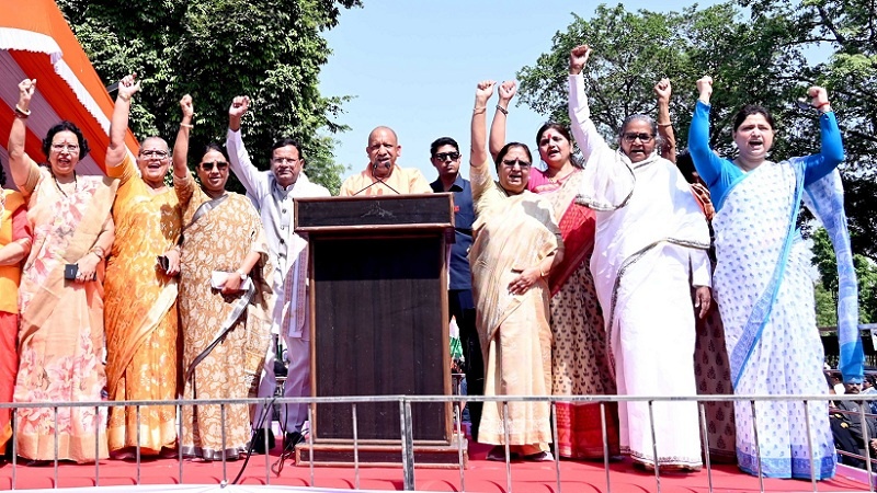 BJP organized public outrage women's foot march in Lucknow with CM Yogi