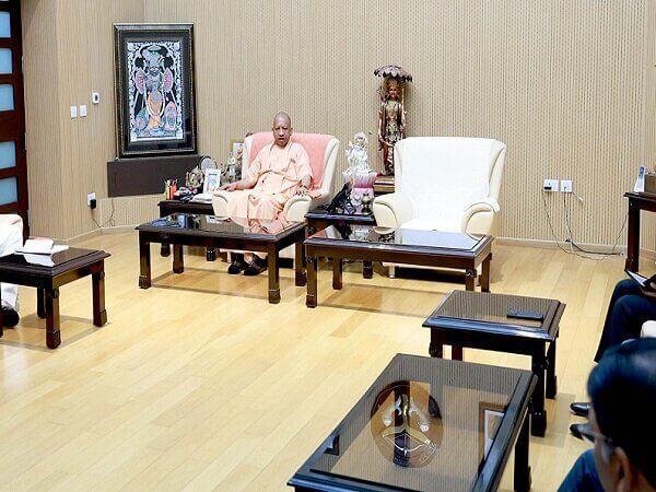 सीएम योगी ने की उच्चस्तरीय बैठक-24 घंटे में किसानों को राहत के निर्देश