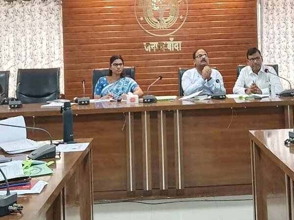 बांदा DM ने जिला पोषण समिति की बैठक में दिए ये निर्देश..