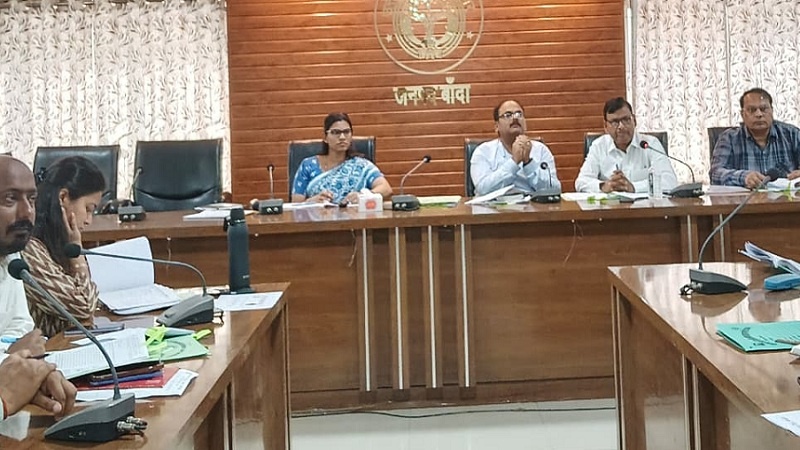 Banda DM gave instructions in meeting