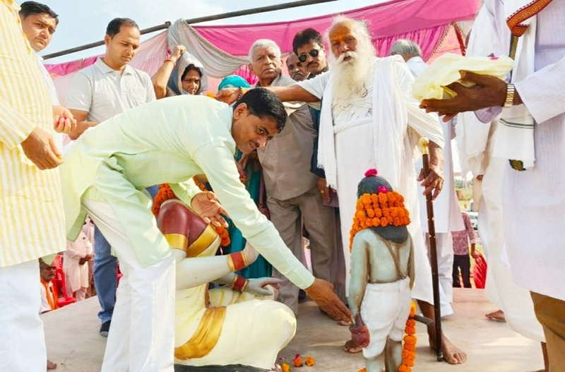 Honoring Jal Sahelis in Banda 