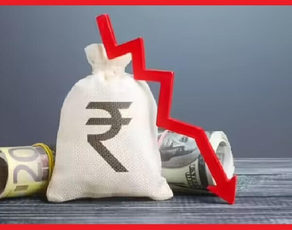 भारतीय रुपये में ऐतिहासिक गिरावट, पहली बार 95.27 प्रति डालर हुआ