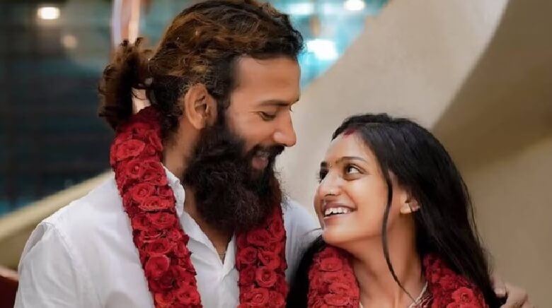 Mahakumbh's viral girl Monalisa turns out to be minor