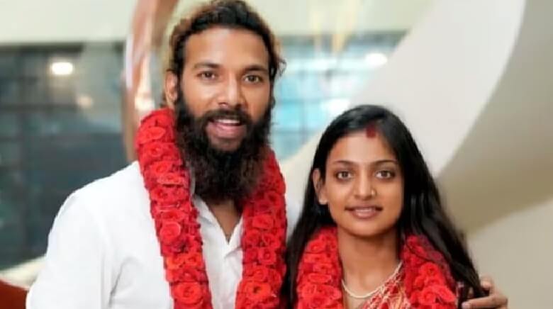 Mahakumbh's viral girl Monalisa turns out to be minor