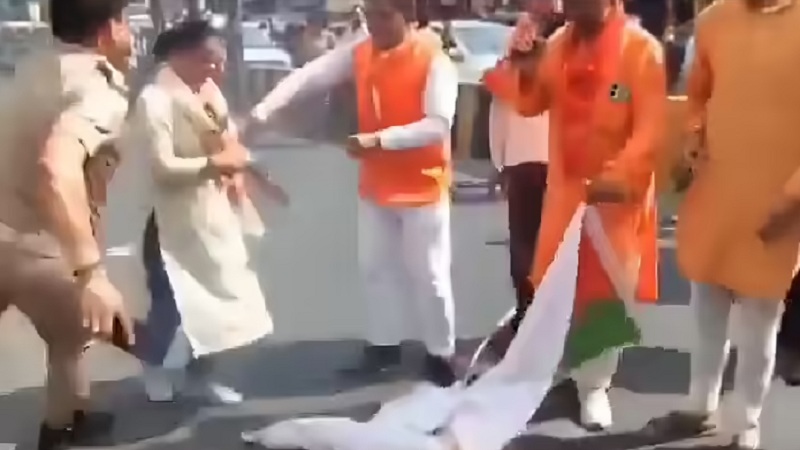 Moradabad dupatta of BJP woman leader burning