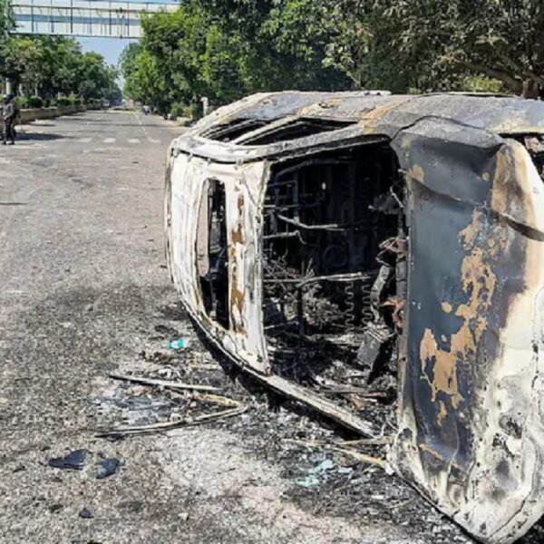 NCR में हाई अलर्ट: नोएडा में श्रमिकों का विस्फोटक आंदोलन..