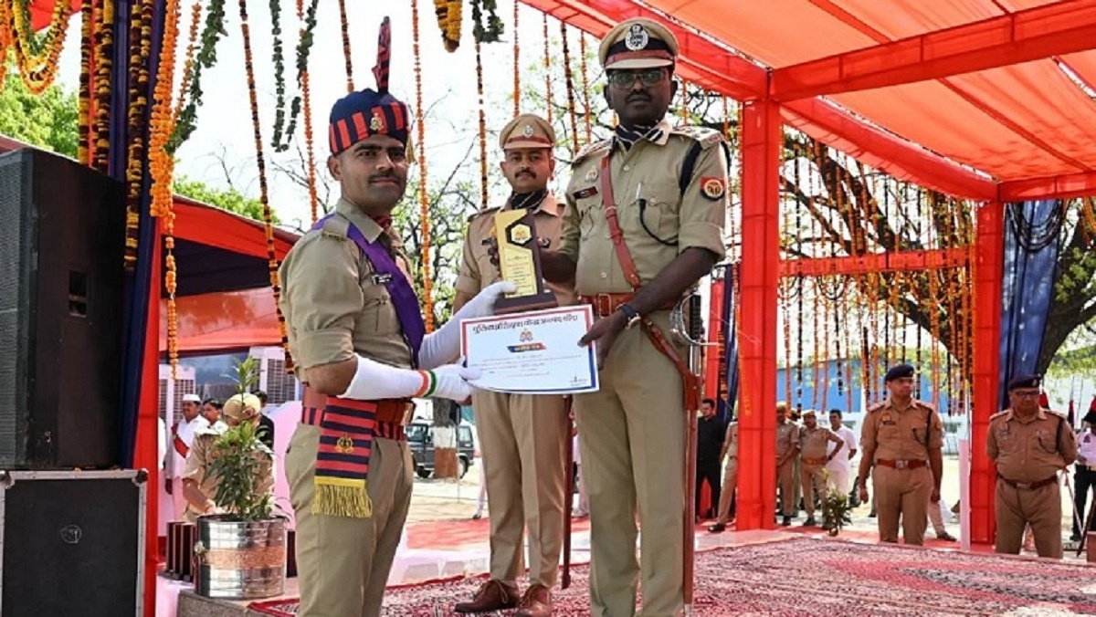 Passing out parade of trainee constables in Banda