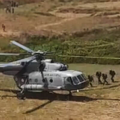 बांदा में उतरे सेना के 3 हेलीकाॅप्टर, जवानों की अचानक माॅक ड्रिल से लोग हैरान