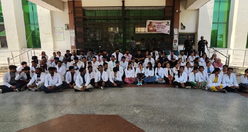 Uproar at Banda Medical College