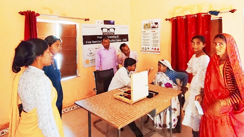 Former MLA Daljeet Singh organised eye camp in Banda 