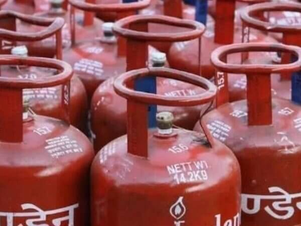 लखीमपुर में 108 गैस सिलेंडर चोरी, चोरों का बड़ा कारनामा-पुलिस भी हैरान