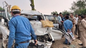 major accident in Jalaun six People of a family dead