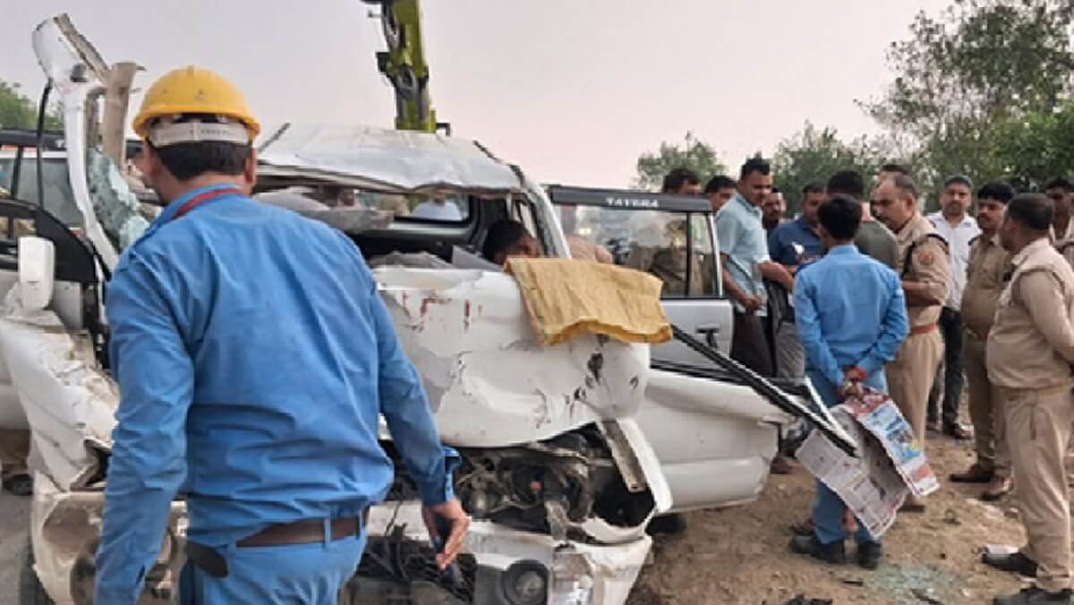 major accident in Jalaun six People of a family dead 