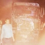 बांदा में दर्दनाक हादसा: RTO ऑफिस के पास बेटे की मौत-पिता घायल, ट्रक जला