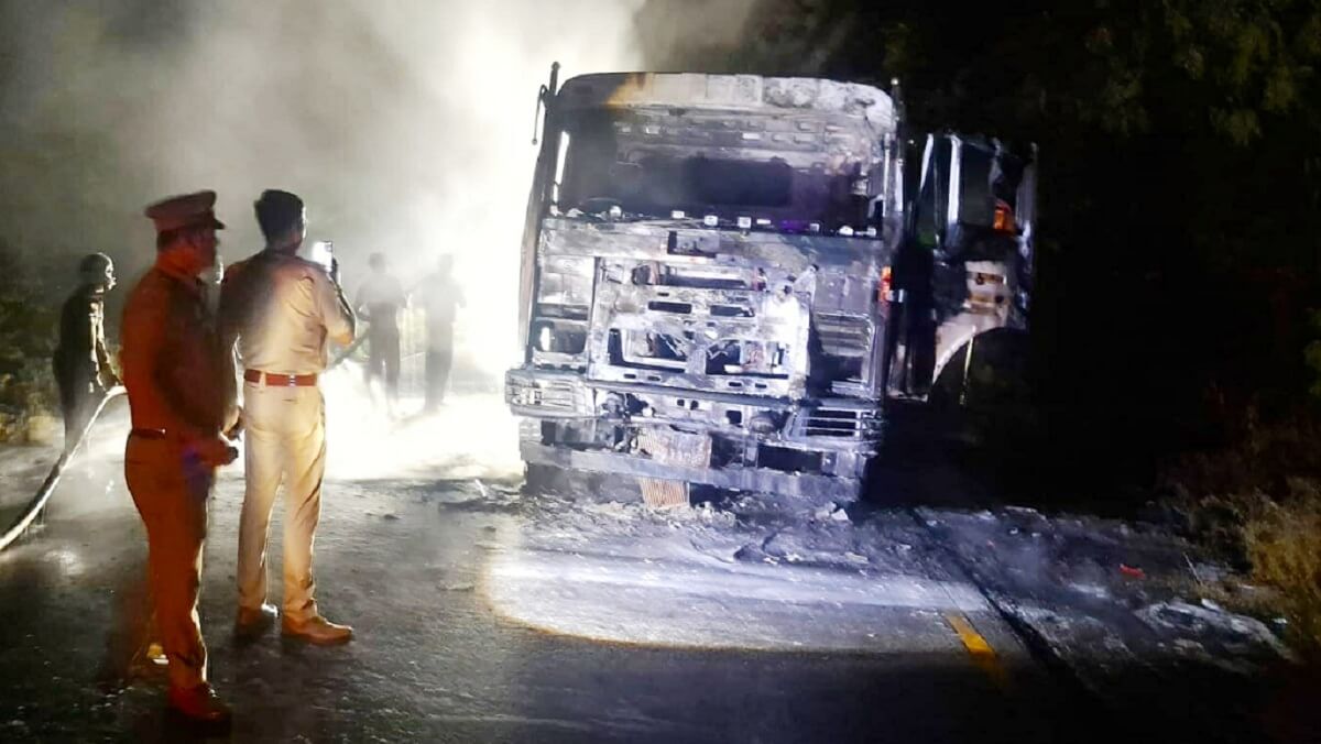 Tragic accident in Banda: Son dies father injured