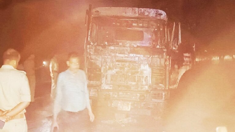 Tragic accident in Banda: Son dies father injured