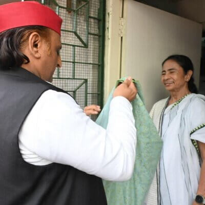 अखिलेश ने ममता पर लुटाई ‘ममता’, कहा-BJP ने वोट लूटा-बंगाल विधानसभा भंग