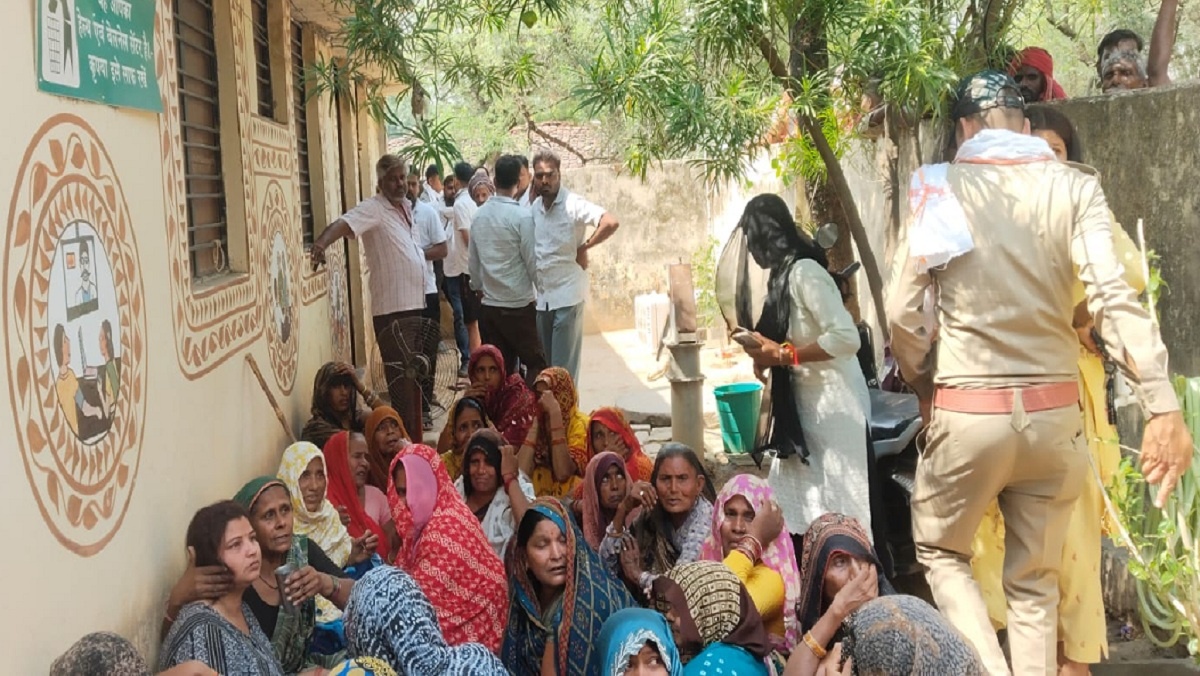 In Banda husband of an ANM hanged himself 