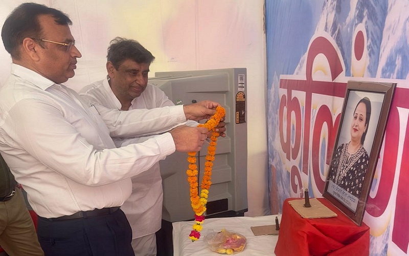 Banda businessman paid tribute his wife by water stall