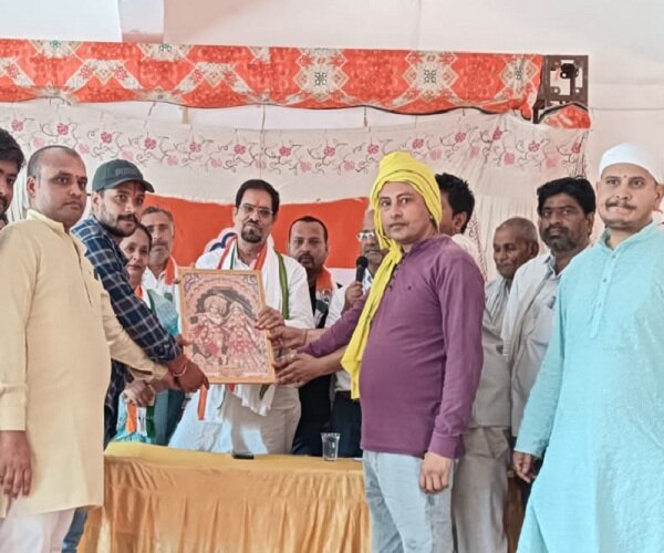 बांदा के जसपुरा में कांग्रेस जिलाध्यक्ष ने भरा पार्टी कार्यकर्ताओं में जोश