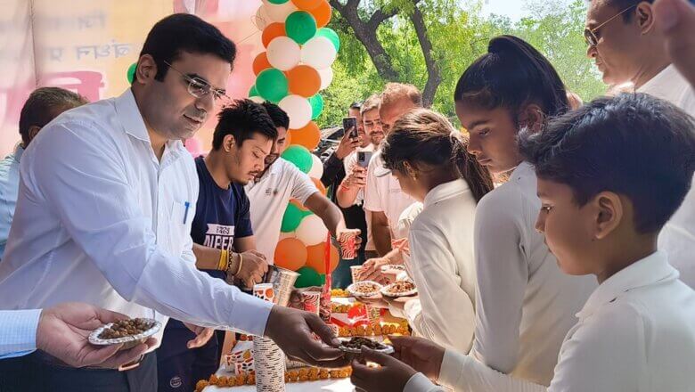 बांदा DM ने कचहरी चौराहे पर किया निशुल्क पियाऊ का उद्घाटन