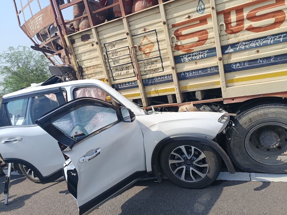 in Banda Four people including mother-son died in Accident