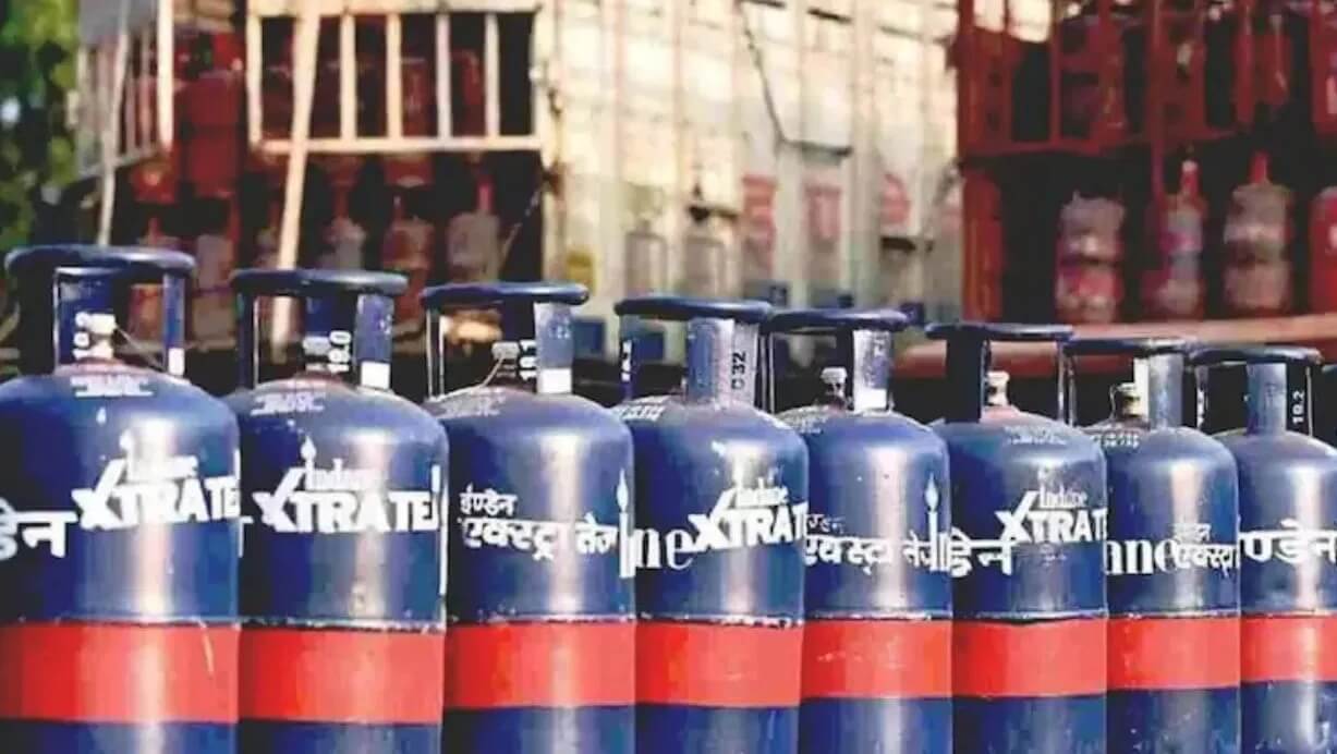 LPG commercial cylinder costlier by Rs 993