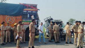 9 people killed many injured in horrific highway accident in LakhimpurKheri