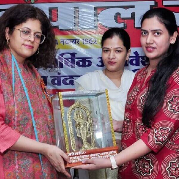महोबा DM गजल भारद्वाज ने लेखपाल संघ अधिवेशन में कही यह बात..