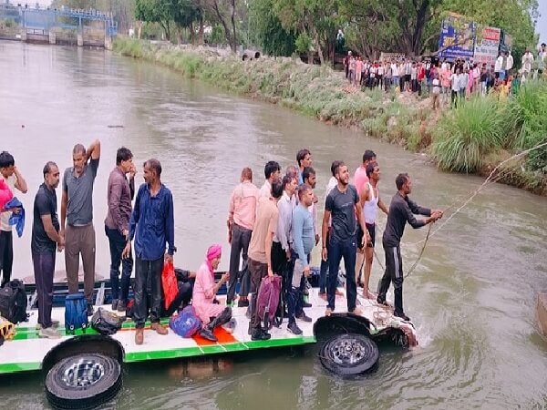 कानपुर में बड़ा हादसा, बस नहर में पलटी-सभी यात्री सुरक्षित बचाए गए