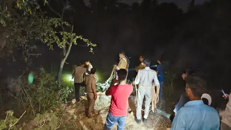 Amroha: 12-year-old student jumps into canal in Mandi Dhanaura 
