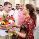 UP: राहुल गांधी बोले, ‘देश के सामने आर्थिक संकट और PM Modi विदेश घूम रहे’