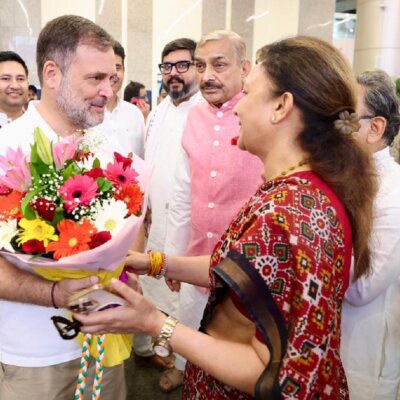 UP: राहुल गांधी बोले, ‘देश के सामने आर्थिक संकट और PM Modi विदेश घूम रहे’