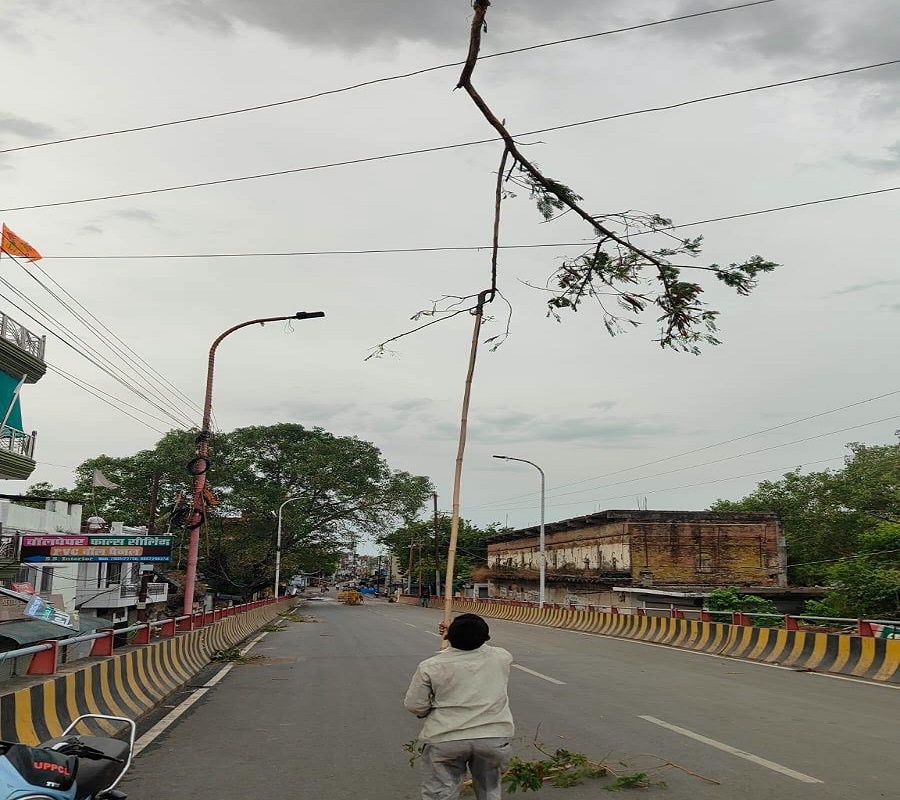in Banda Storm wreaks havoc at 90 kmph