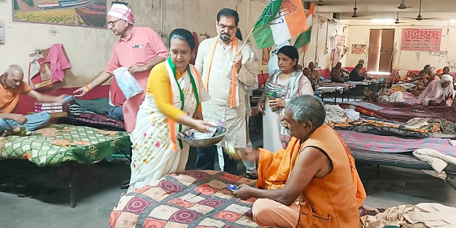 Tributes paid to former PM RajivGandhi in Banda