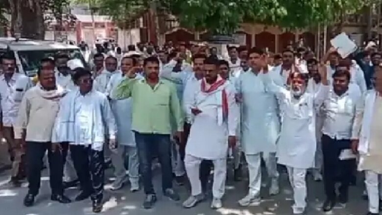 बांदा में प्रधानों का प्रदर्शन, इन मांगों के साथ मुख्यमंत्री को ज्ञापन..