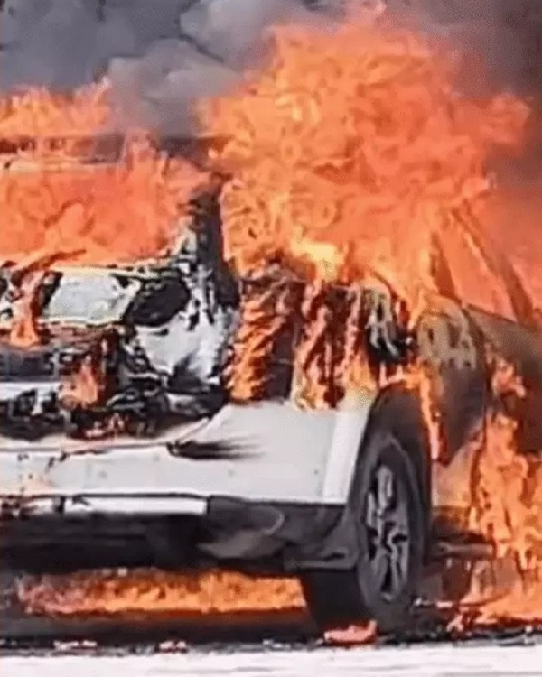 XUV car catches fire on Banda Jail Road 