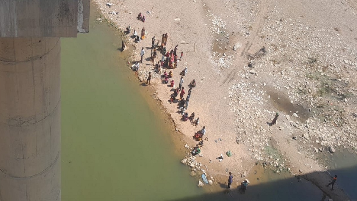 BreakingNews: in Banda Youngman drowned while going to KenRiver with family